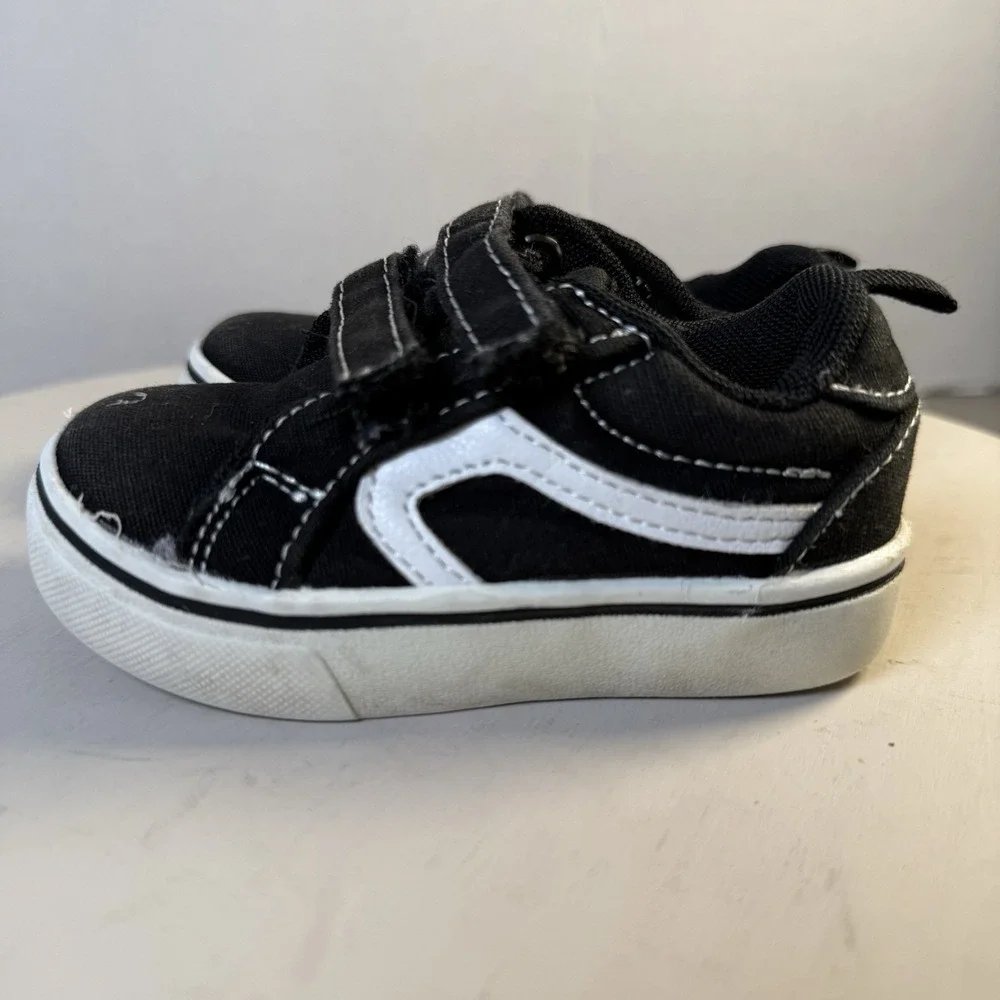Wonder Nation Black White Toddler Skate Show Size‎ 5 Canvas